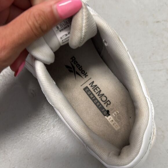 Reebok White Sneakers - Memory Tech Inside - Great Condition - Women's Size 8 - Picture 4 of 6